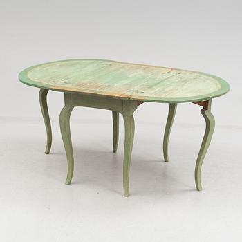 A 18/19th century leaf table.