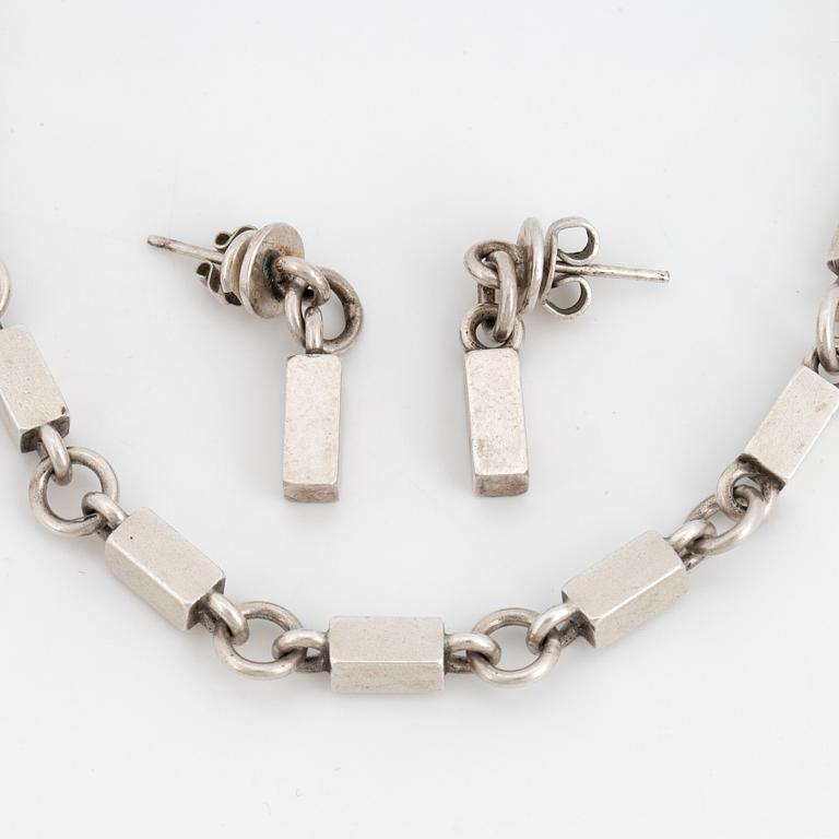 WIWEN NILSSON, chain, including earrings.