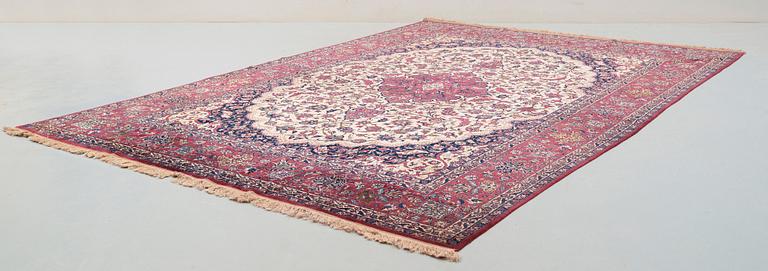 SEMI-ANTIQUE ESFAHAN PART SILK. 345 x 234,5 m.