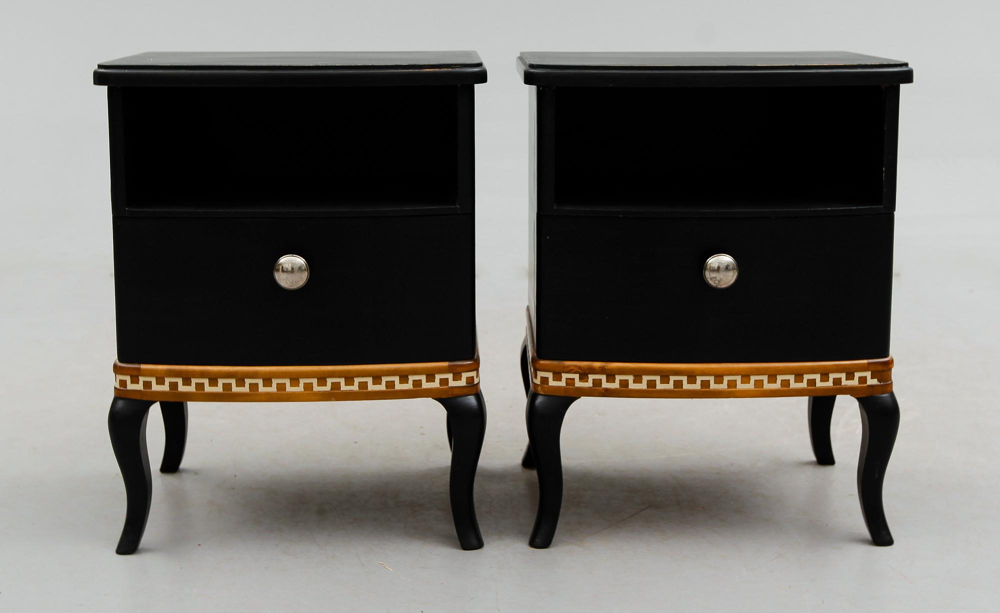 SÄNGBORD, 1 par, 1900-talets första hälft.