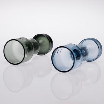 KAJ FRANCK, VASER 2 st, glas, "Hyrrä" KF245, signerade. Nuutajärvi, 1960-tal.