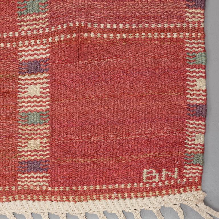 Barbro Nilsson, MATTO, "Falurutan, röd Borås", flat weave, ca 303 x 210,5 cm, signed AB MMF BN.