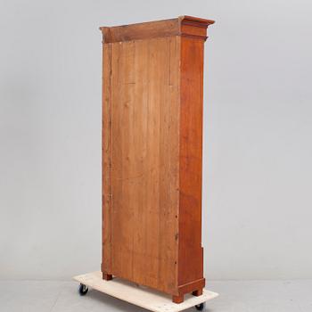 BOKSKÅP, Karl Johan, omkring 1800-talets mitt.