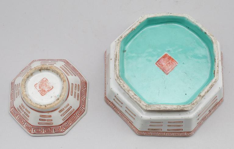 SKÅLAR, 2 st, porslin, Kina, sannolikt 1900-tal.