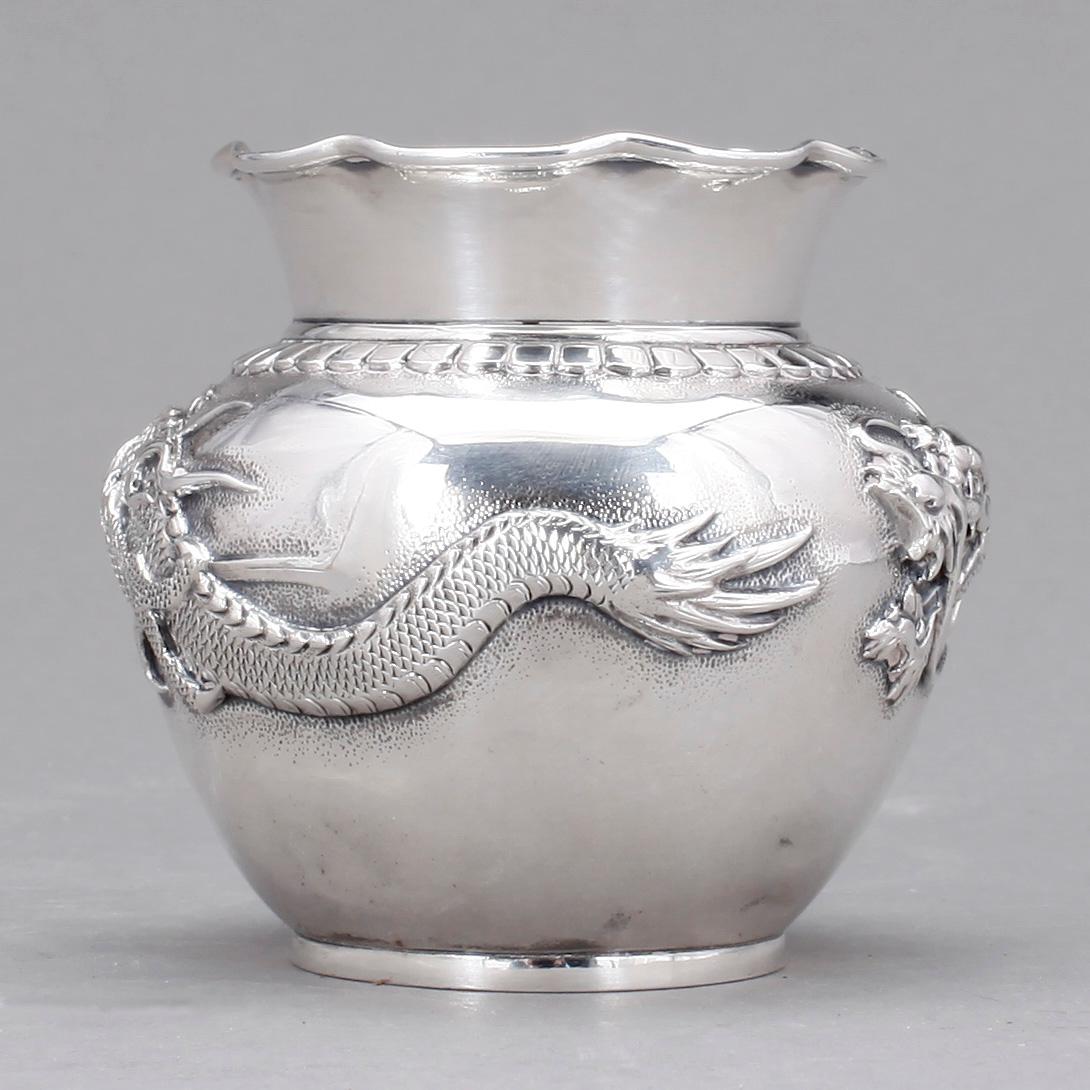 VAS, silver, Shanghai, 1900-talets början. Vikt 97 gram.