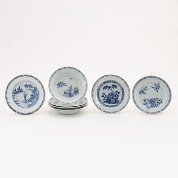 Dessertallrikar, sju stycken, kompaniporslin. Kina, Qingdynastin, Qianlong (1736-95).