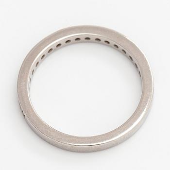 Bulgari, a platinum 'Venezia' ring with brilliant-cut diamonds.
