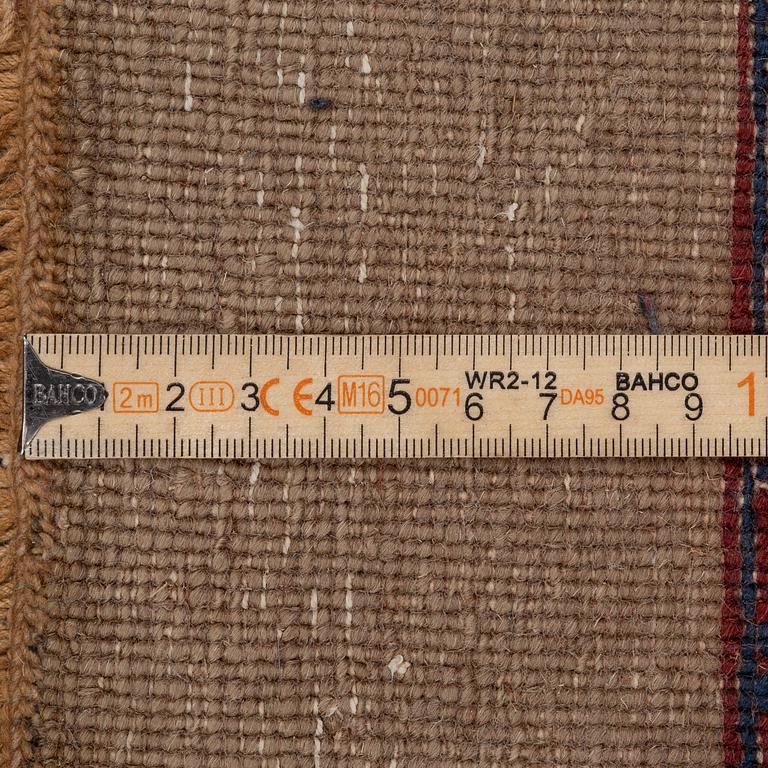 Rug, India 345 x 260 cm.