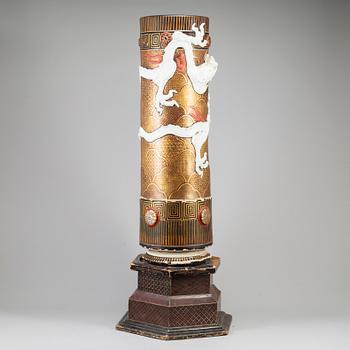 A large vase with wooden foot, clay on porcleain, Japan, Meiji (1868-1912).