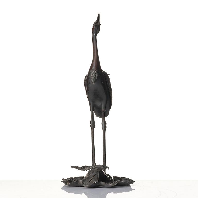 A Japanese bronze crane, Meiji period (1868-1912).