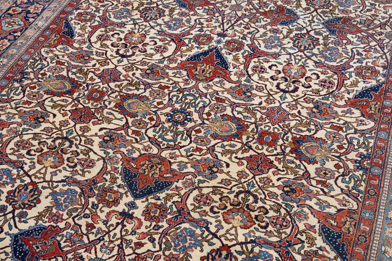 An antique Kashan Dabir of Garrus design, c 319 x 212 cm.