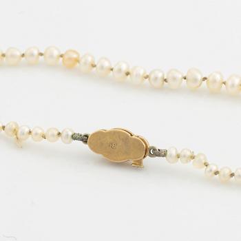 Calibrated pearl necklace, clasp 18K gold with pearl and rose cut diamonds.