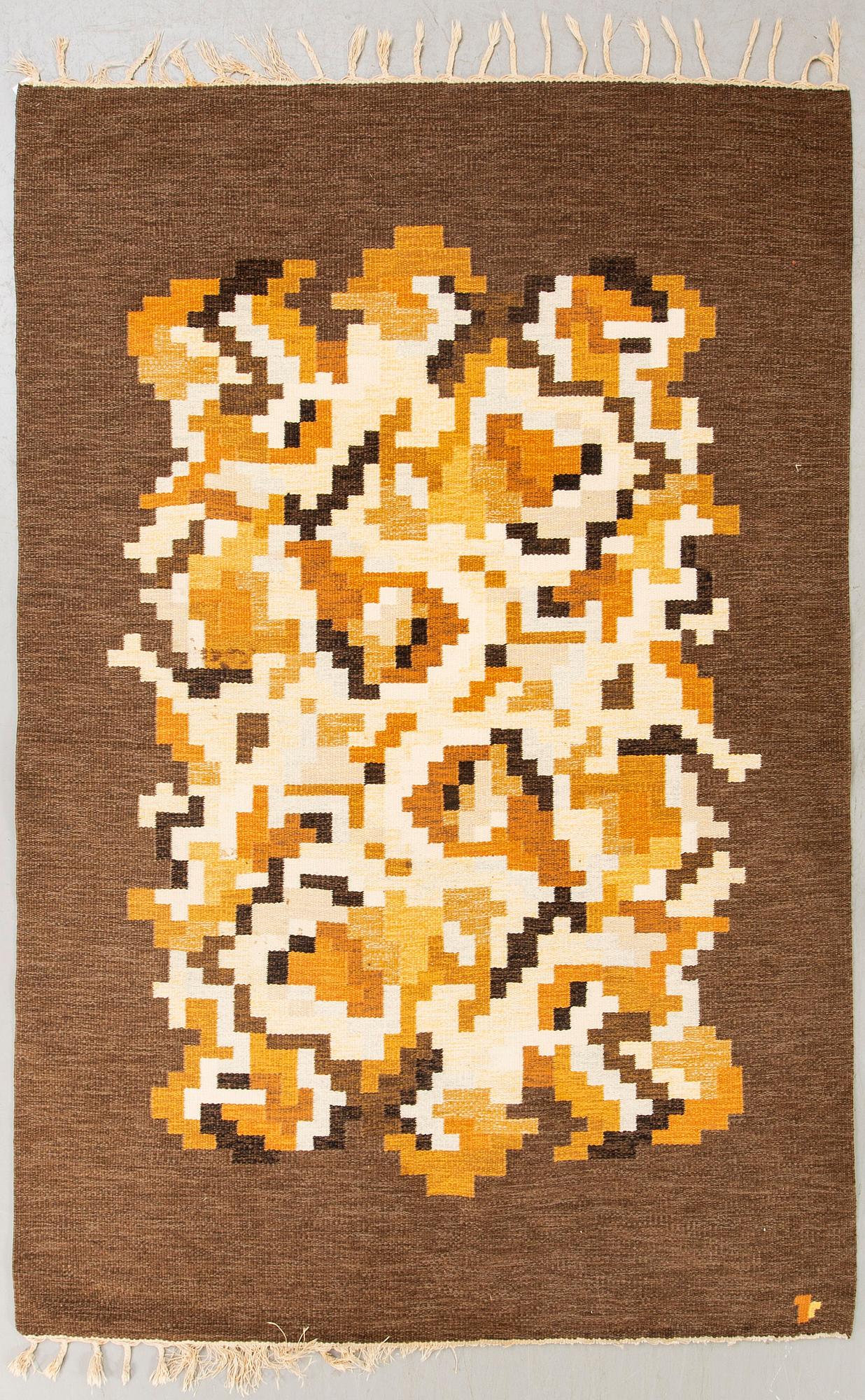 A flat weave carpet signed Erik Lundberg ca 240 x 170 cm.