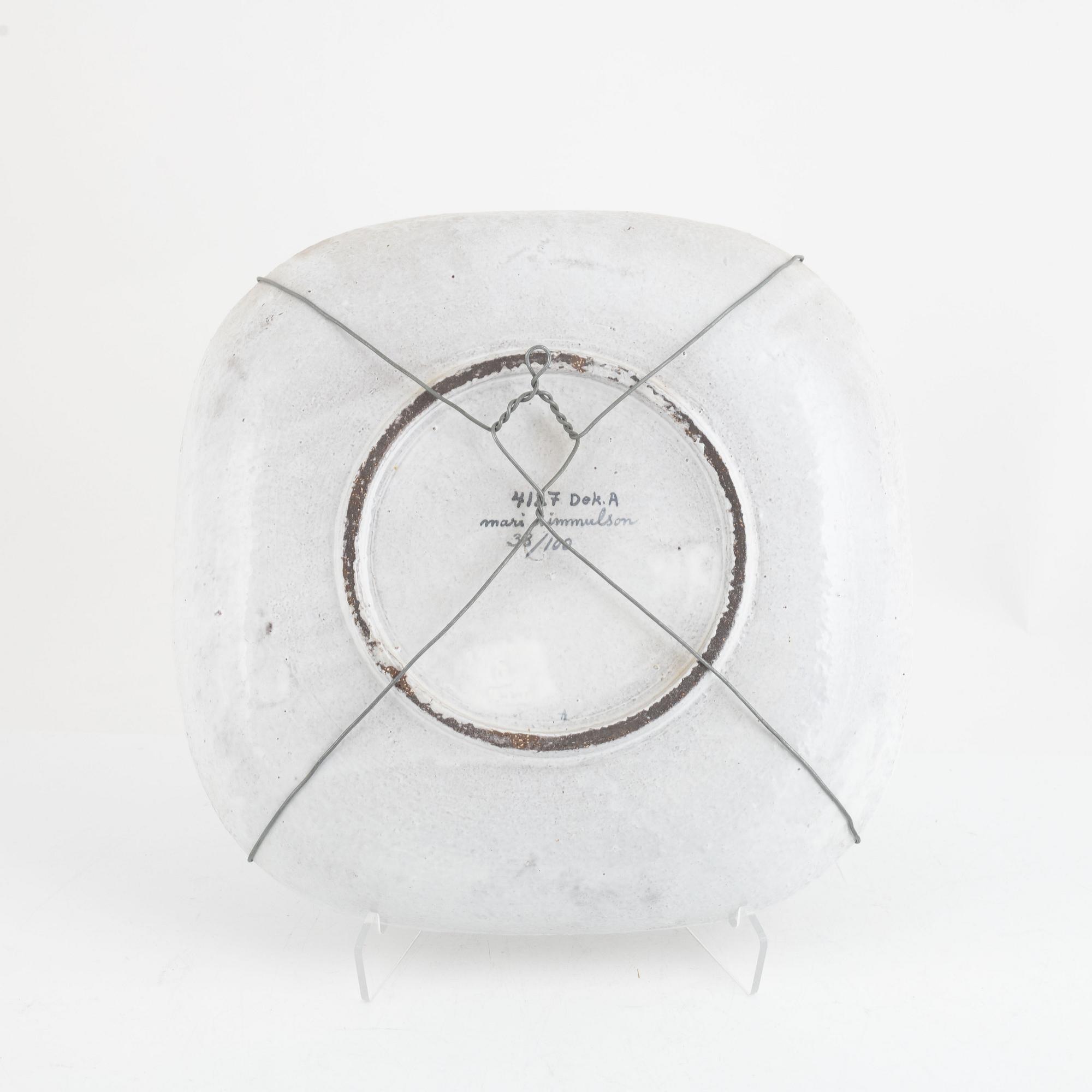 Mari Simmulson, skålfat, lergods, Upsala-Ekeby, signerat och numrerat.