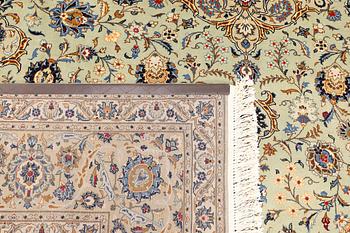 A Keshan carpet, approx. 380 x 272 cm.