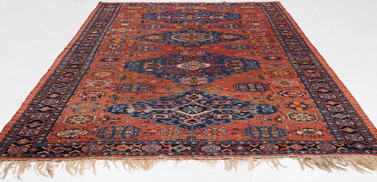 Matta, antik Soumak,  Östra Kaukasus, ca 368 x 262 cm.