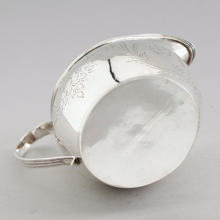 GRÄDDKANNA, silver, London 1807. Vikt ca 123 gram.