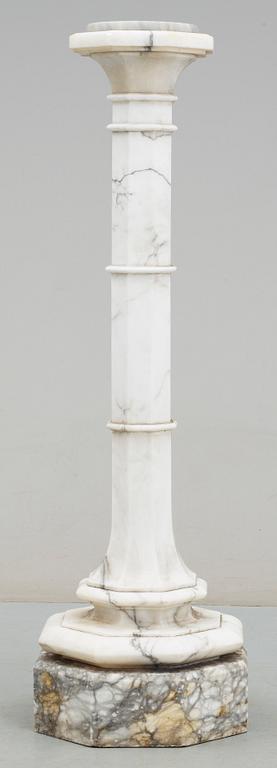 PIEDESTAL, marmor, 1800/1900-tal.