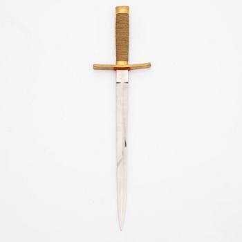 A Swedish Airforce dagger 1930-52 pattern, with scabbard.