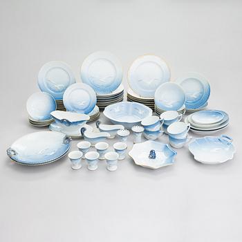 Bing & Grøndahl, a 66-piece 'Måsen' porcelain dinnerware set, Denmark.