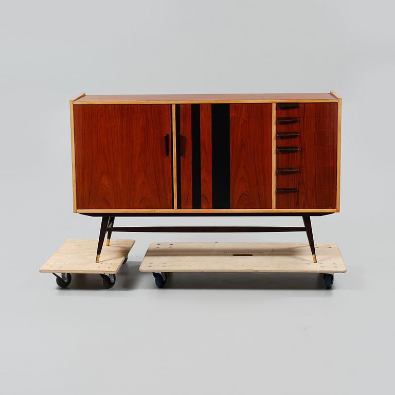 SIDEBOARD, 1900-talets tredje kvartal.