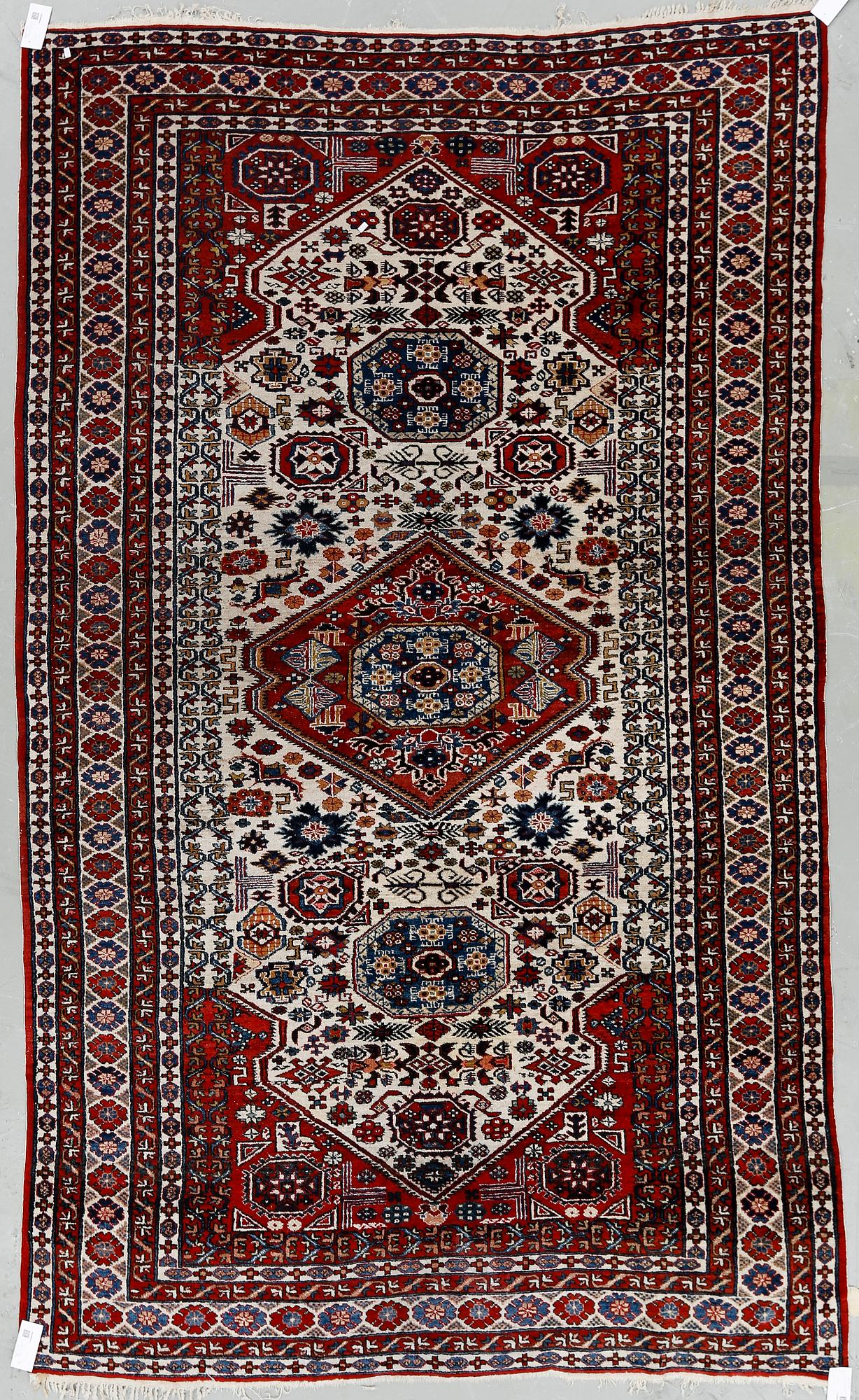 MATTA, sannolikt semiantik Kashgai. Ca 277x165 cm.