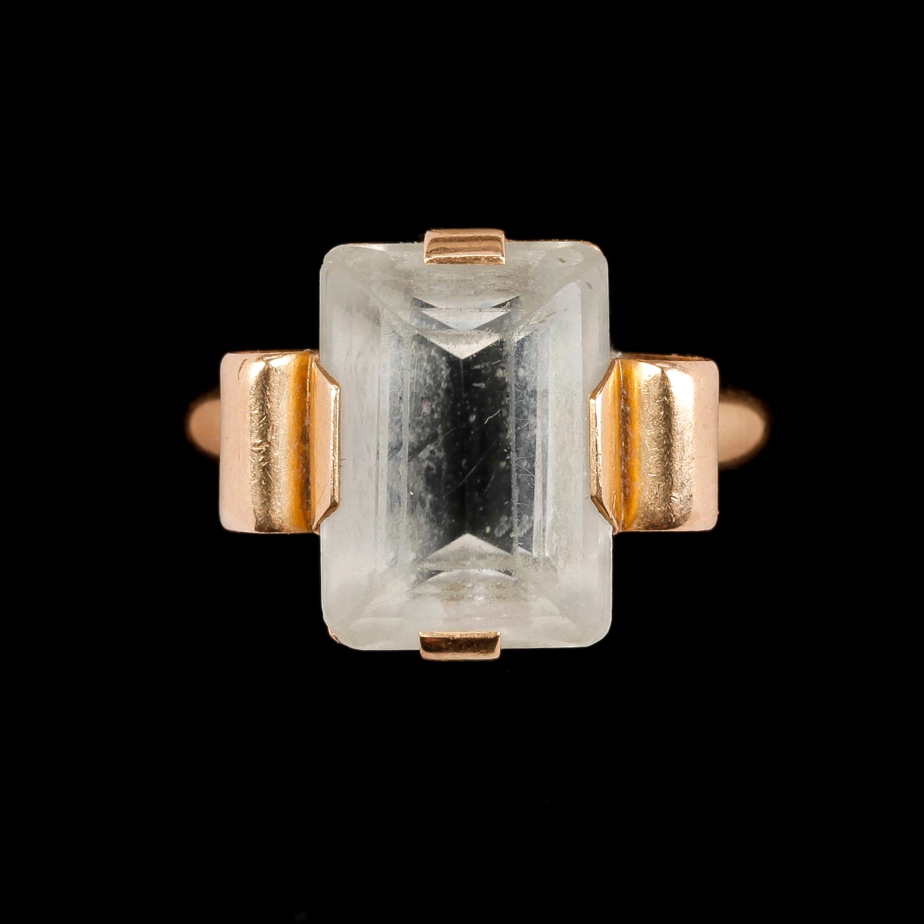 RINGAR, 3 st, 18k guld, bl a bergkristall och pärlor, 1930-48. Tot ca 12 gr.