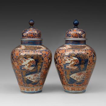 A pair of Japanese imari jars with covers, Edo Period (1603-1868).