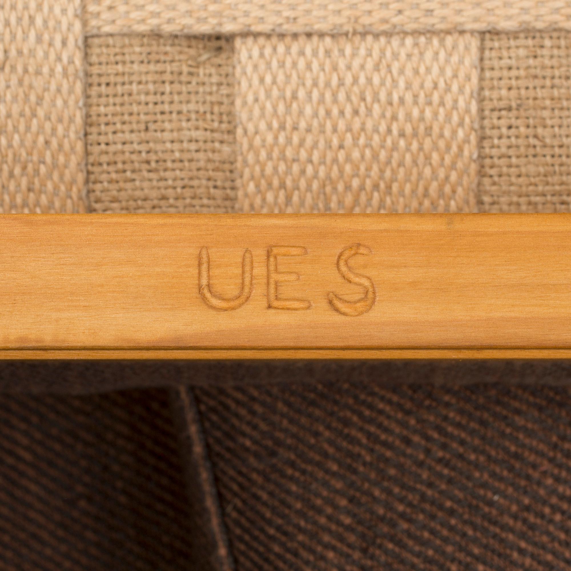 FÅTÖLJ och FOTPALL, 1900-talets första hälft samt andra hälft.