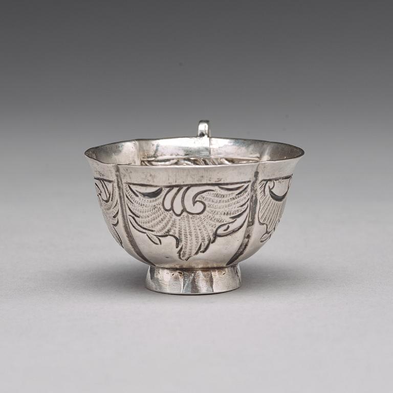 A Russian silver vodka cup, makers mark Fyedor Tichonov Kryskev, Moscow 1770´s.