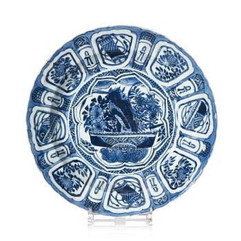 1304. A blue and white dish, Ming dynasty, Wanli (1572-1620).