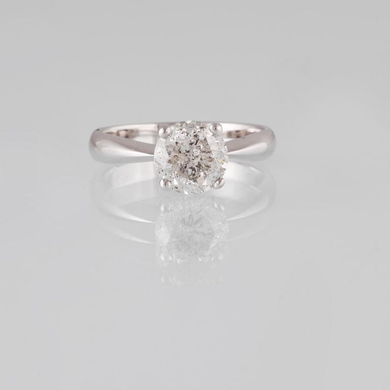 RING, 18K vitguld med briljantslipad diamant 2.01 ct Vikt 4,7 gram.