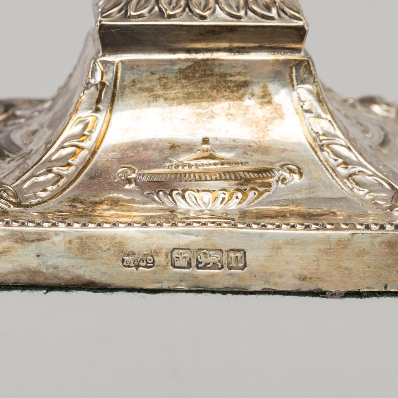 LJUSSTAKAR ETT PAR, silver, The Alexander Clark Manufacturing Company, Sheffield, England, 1905.