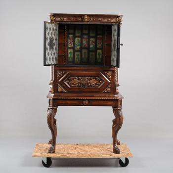 BARSKÅP, orientaliskt, 1900-talets andra hälft.