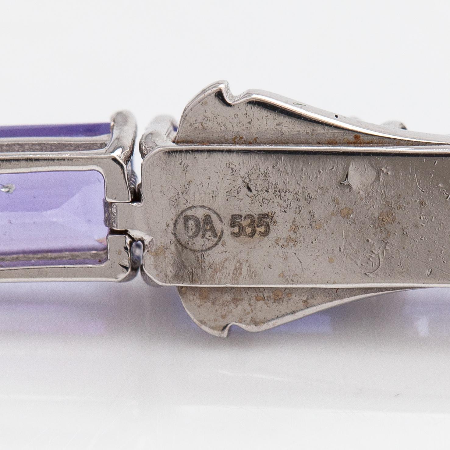 A 14K white gold bracelet with tanzanites. With Gemological center certificate.