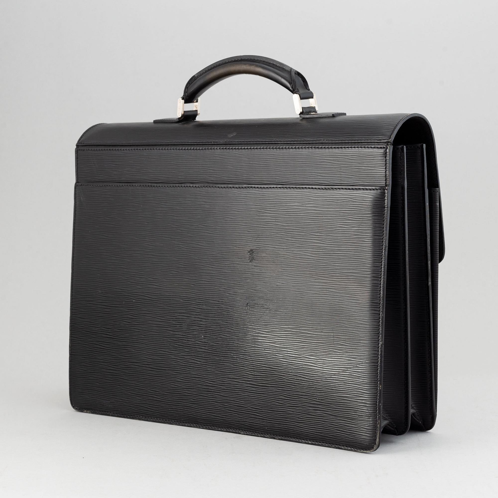 Louis Vuitton, a 'Neo Robusto' briefcase.