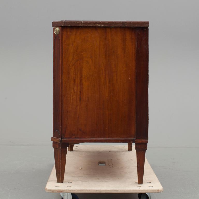 BYRÅ, Sengustaviansk, omkring år 1800.