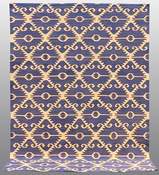 CARPET, flat weave, ca 287 x 208 cm.