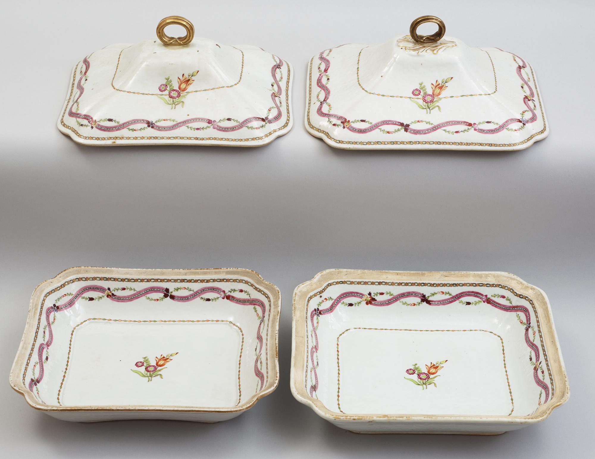 A set with two vegetable tureens with covers and two large serving dishes, Qing dynasty, Qianlong (1736-95).