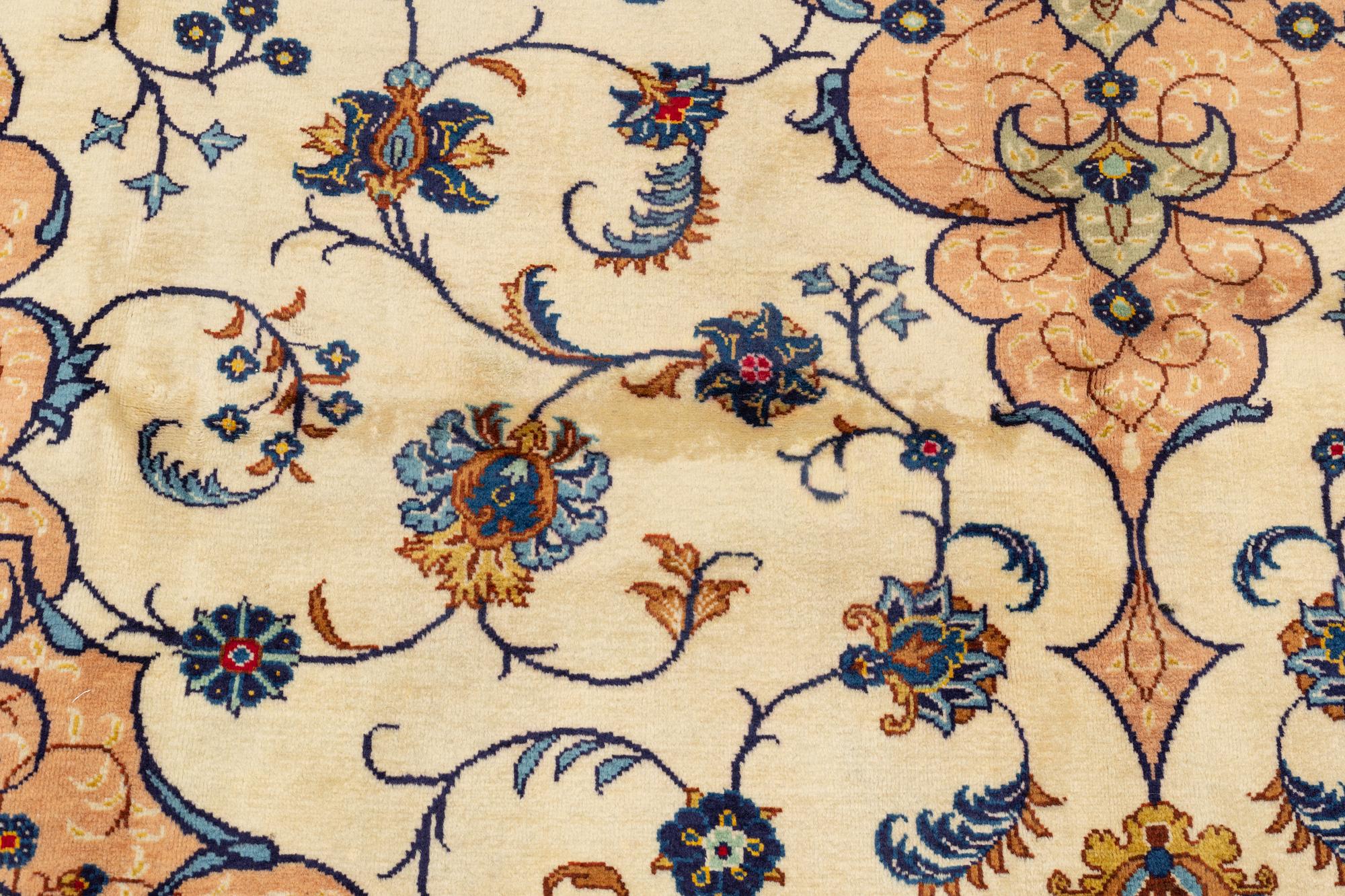 A Kashan carpet, ca 348 x 240 cm.