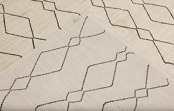 A Moroccan rug, approx. 292 x 203 cm.