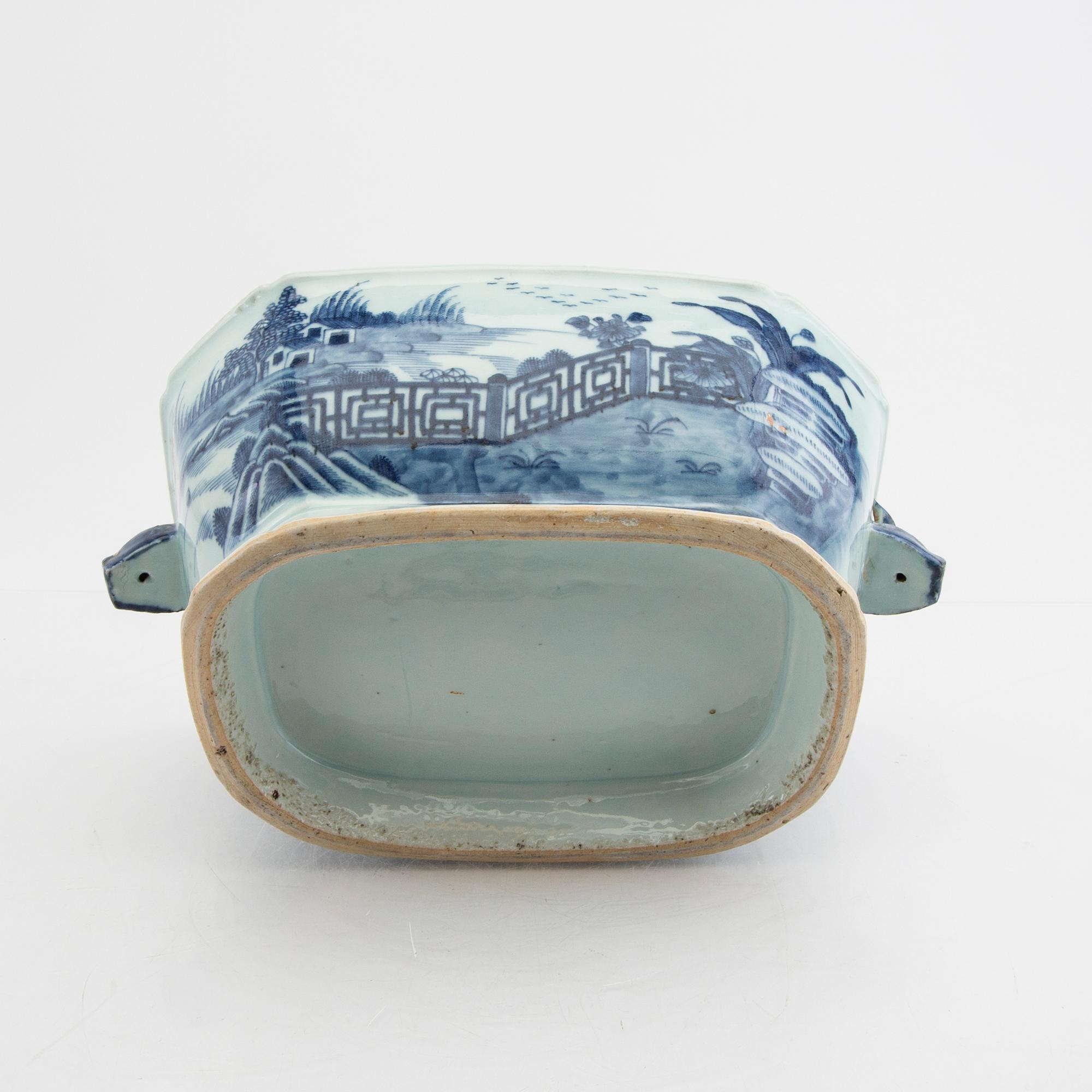 Terrin med lock Kina Qianlong (1736-95) porslin.