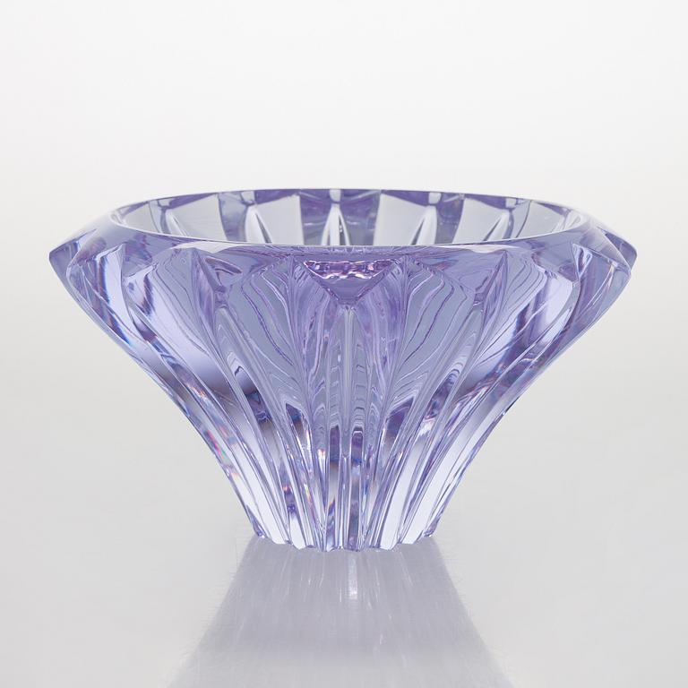 Aimo Okkolin, a "Terälehdet" (Petals) bowl signed Aimo Okkolin Riihimäen Lasi Oy.