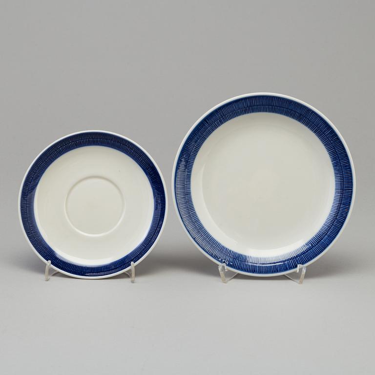 HERTHA BENGTSSON, servisdelar, 24 delar porslin, "Koka blå", Rörstrand, i produktion 1956-1988.