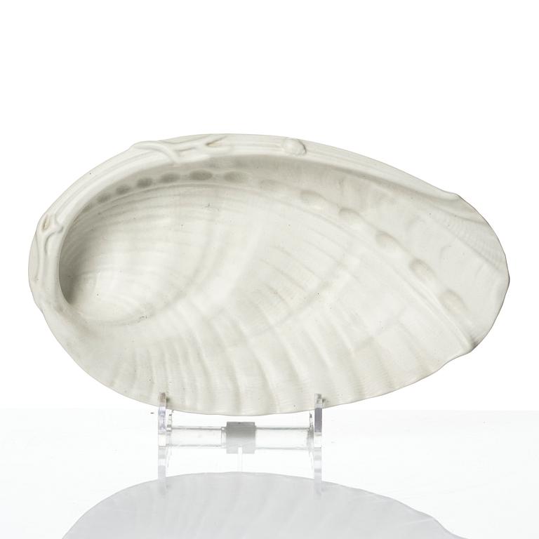 Wilhelm Kåge, 15 pieces of "Carrara" and "Gold Carrara" stoneware dishes, Gustavsberg, Sweden, 1930s/40s.