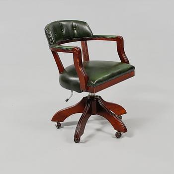 SKRIVBORDSSTOL, engelsk stil, 1900-talets andra hälft.