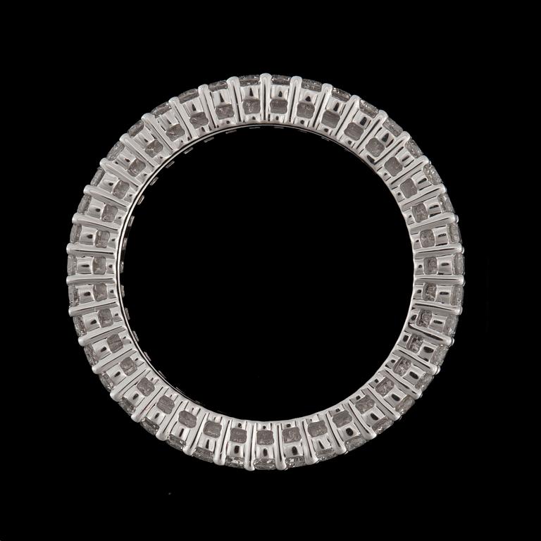 A diamond, circa 2.80 cts in total, ring.