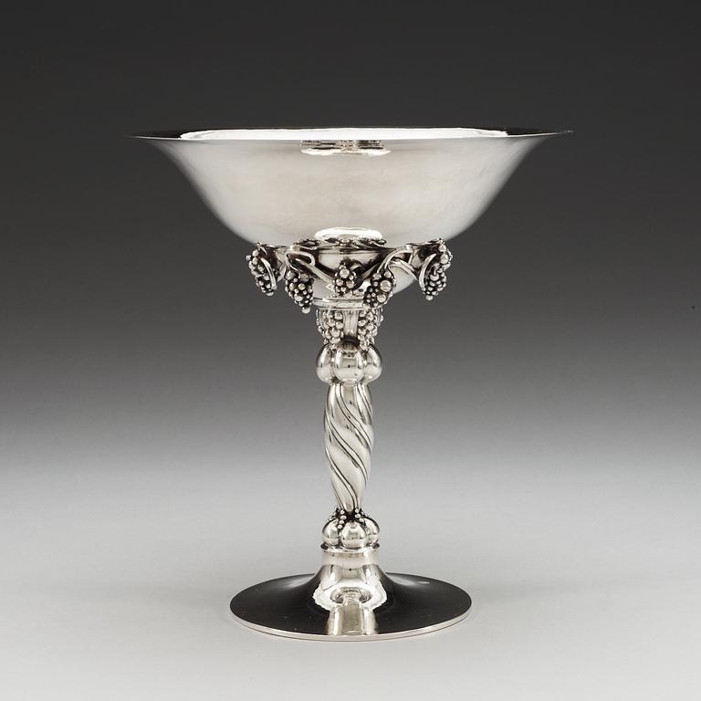 GEORG JENSEN, praktskål på fot, Köpenhamn 1918.