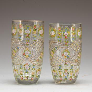 VASER, ett par snarlika, glas, Persien. 1800-tal. Fatali-shan.