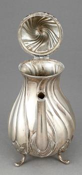 KAFFEKANNA, silver, rokokostil, Danmark, även stämplad K. Anderson, Stockholm 1919. Vikt ca 576 gram.